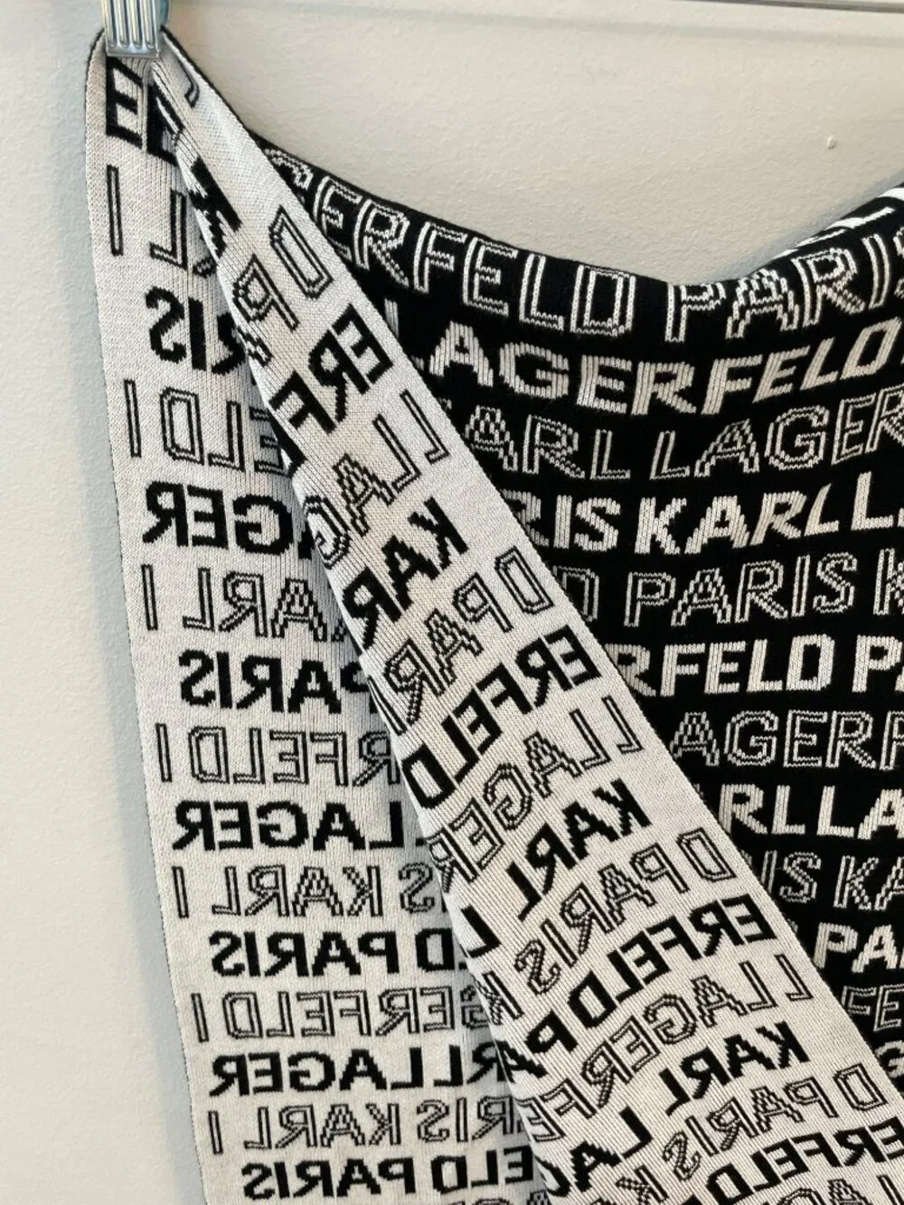 Karl Lagerfeld Paris Logo Print Black & White Scarf Rayon MSRP$78 NWT - Picture 3 of 5